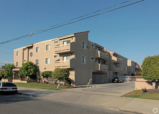 166th St Apts property